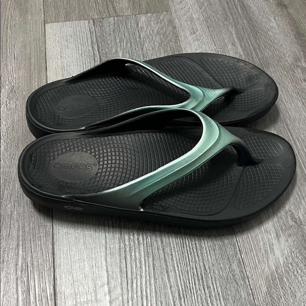 Ocfos Colala woman’s Luxe Thong Sandals /Teal Green/ size 11